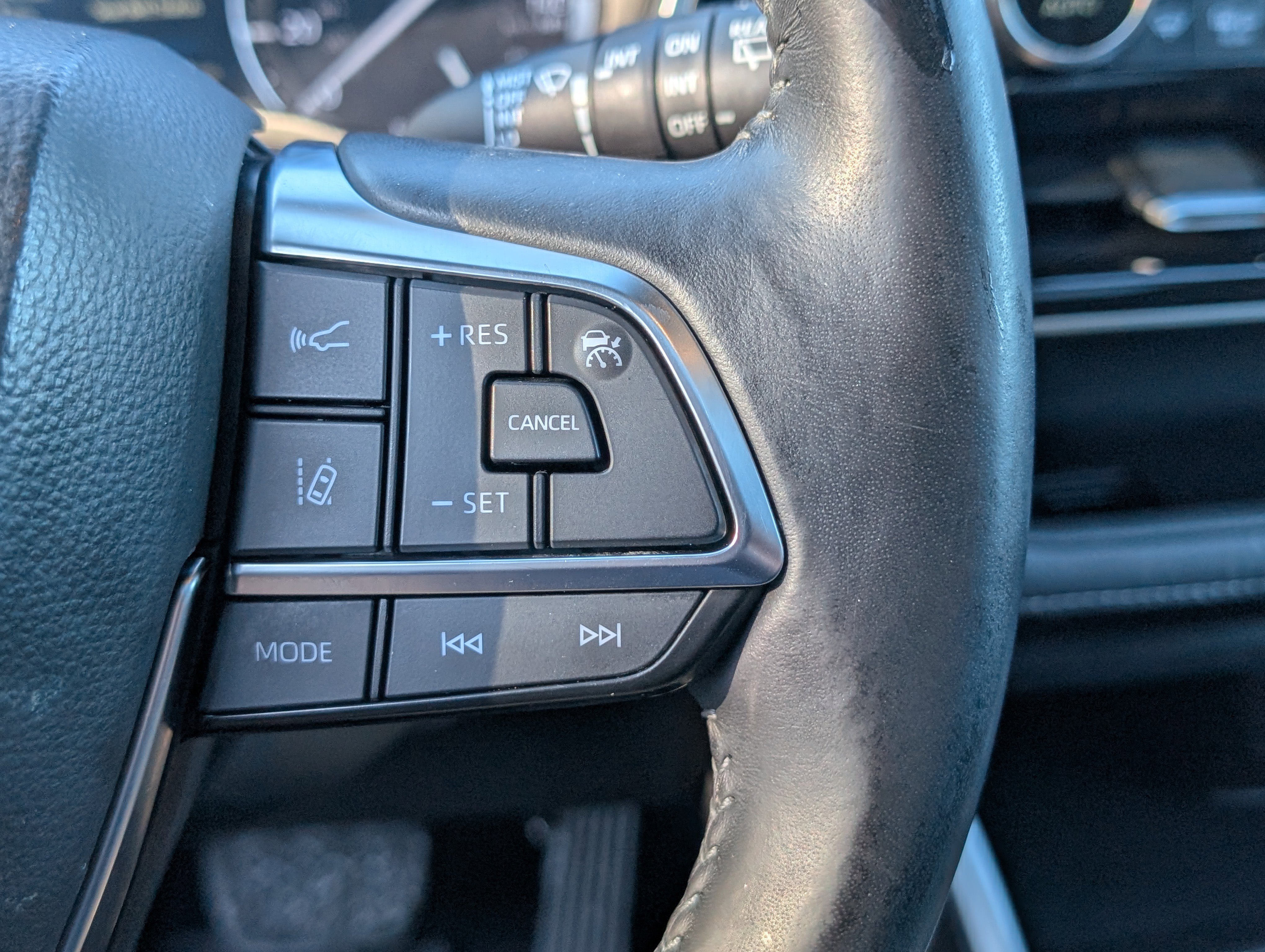 Used 2020 Toyota Highlander XLE w/ Protection Package #3 image 23