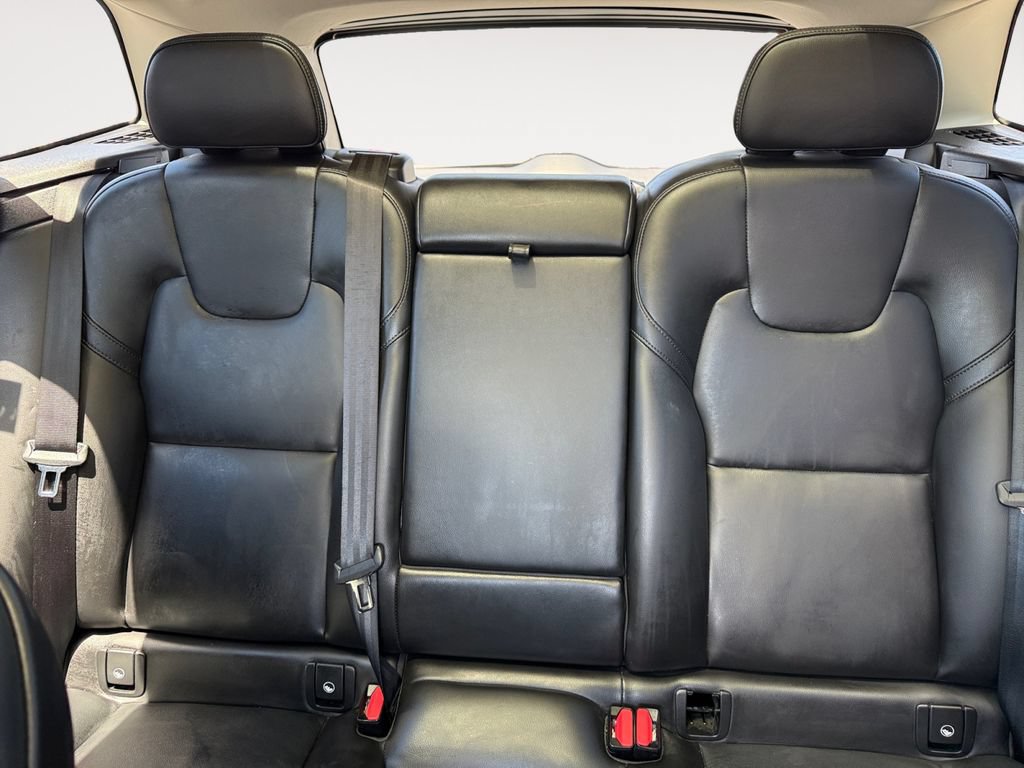 Used 2025 Volvo XC60 B5 Core AWD/4WD image 13
