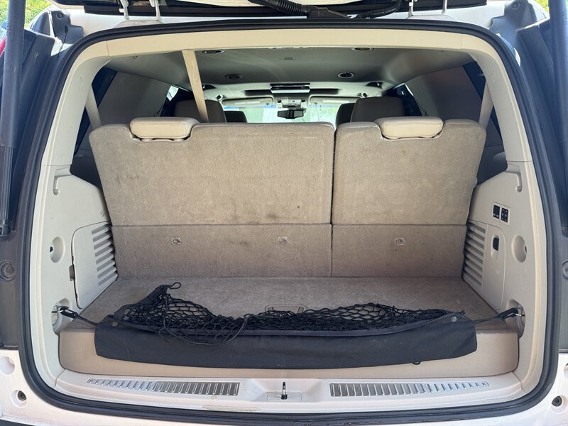 Used 2016 Cadillac Escalade Luxury AWD/4WD image 16