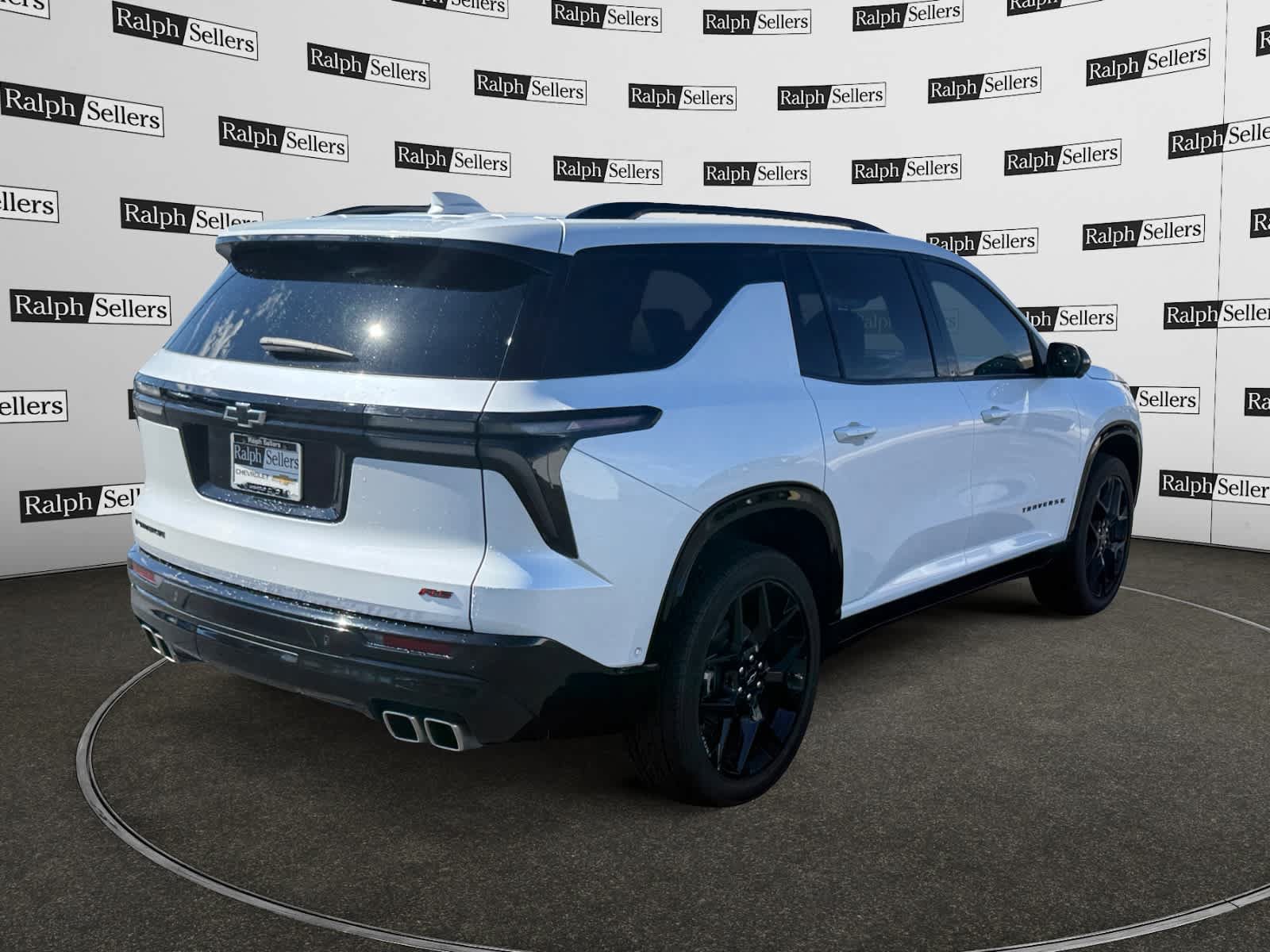 Used 2024 Chevrolet Traverse RS FWD image 6