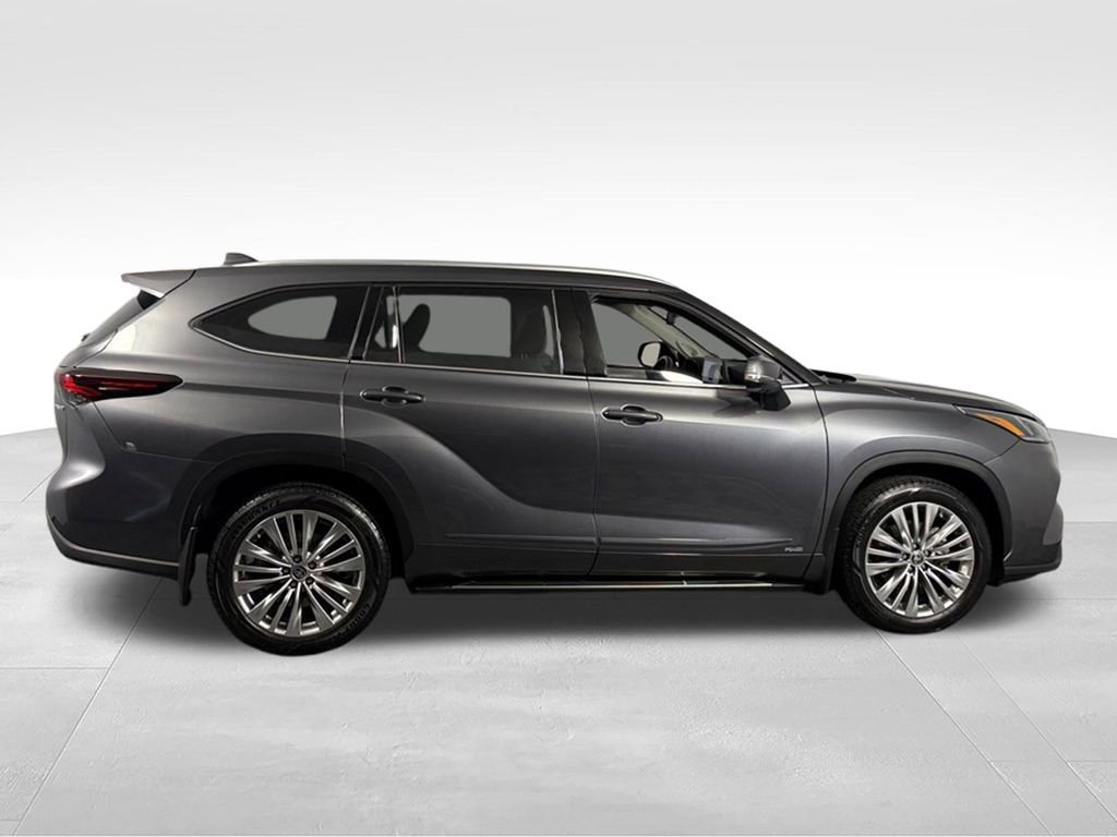 Used 2024 Toyota Highlander Platinum AWD/4WD image 5