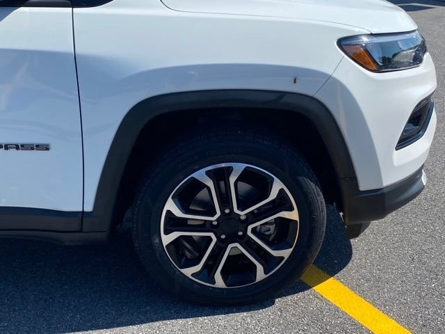 Used 2022 Jeep Compass Limited AWD/4WD image 10
