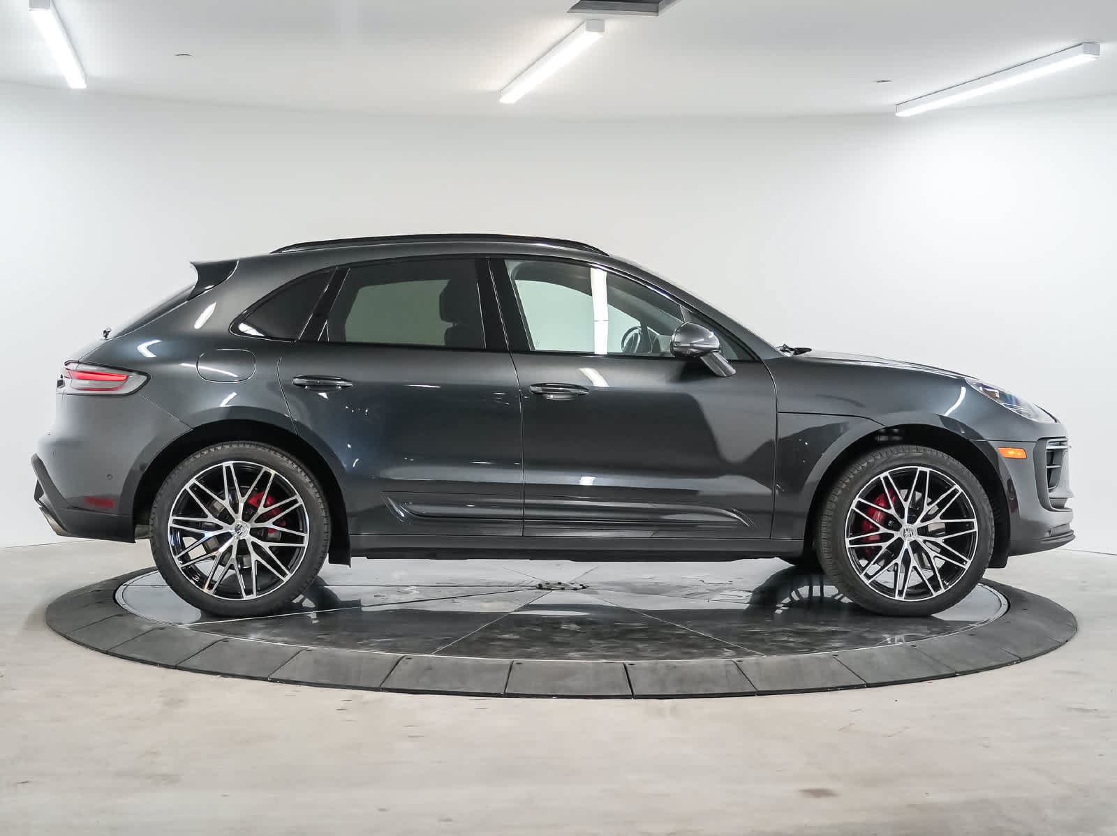 Used 2023 Porsche Macan S AWD/4WD image 5