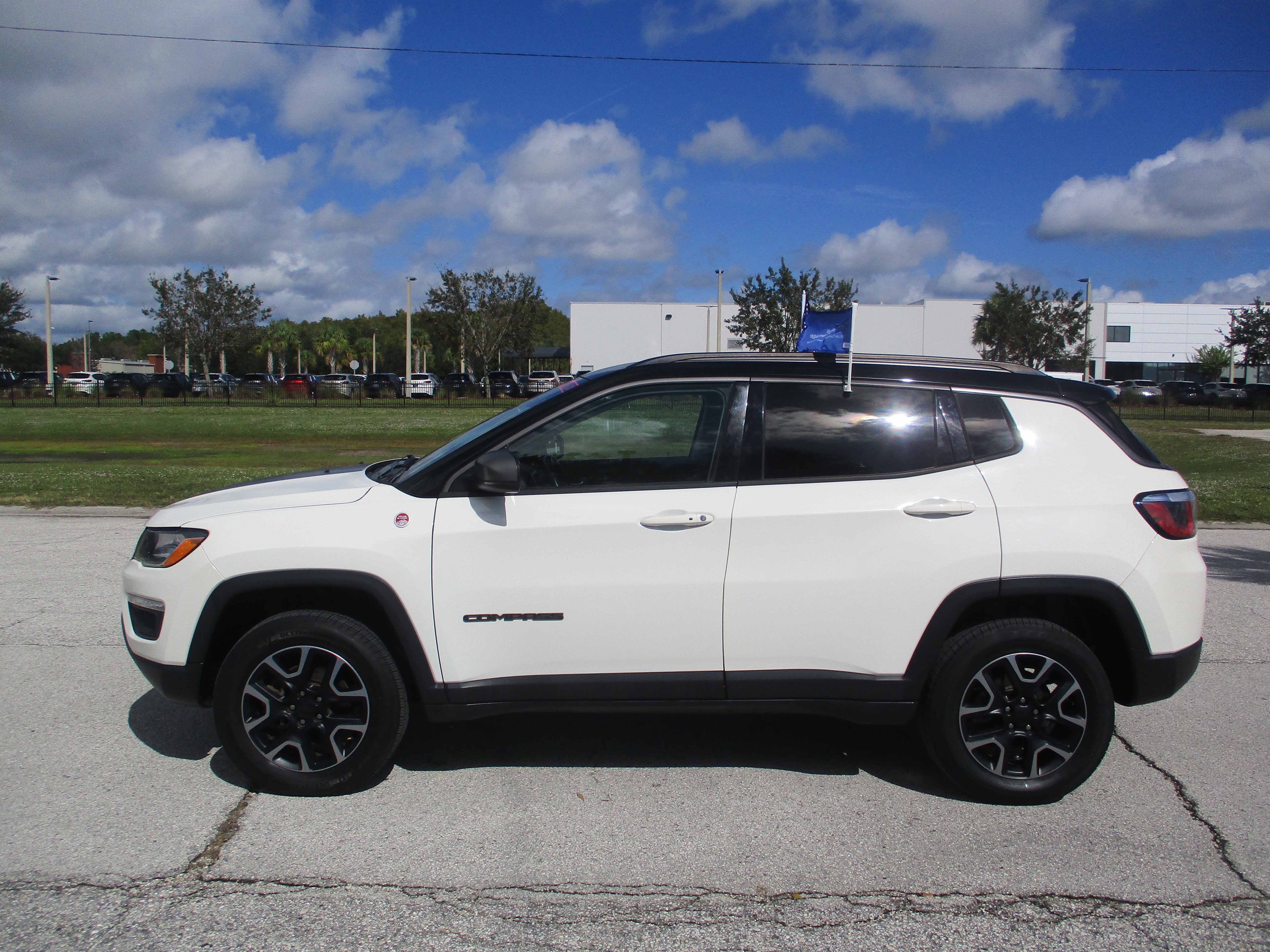 Used 2019 Jeep Compass Trailhawk image 4