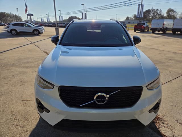 Used 2025 Volvo XC40 B5 Plus image 11