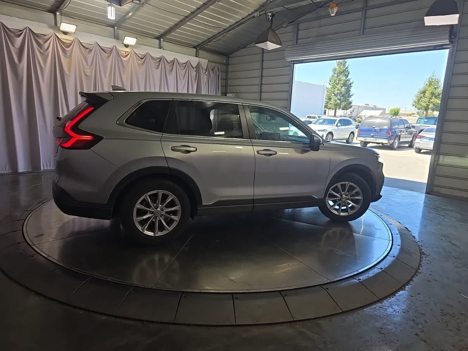Used 2023 Honda CR-V EX image 4