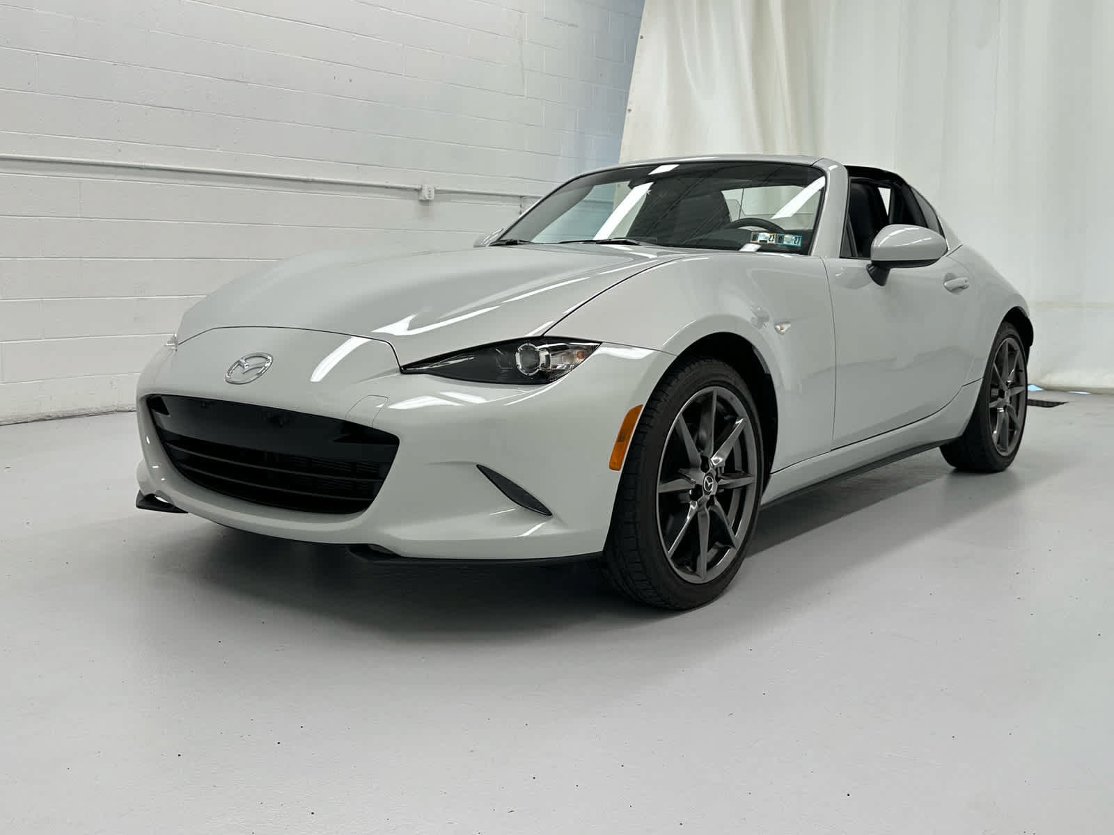 Used 2017 MAZDA MX-5 Miata RF Grand Touring RWD image 4