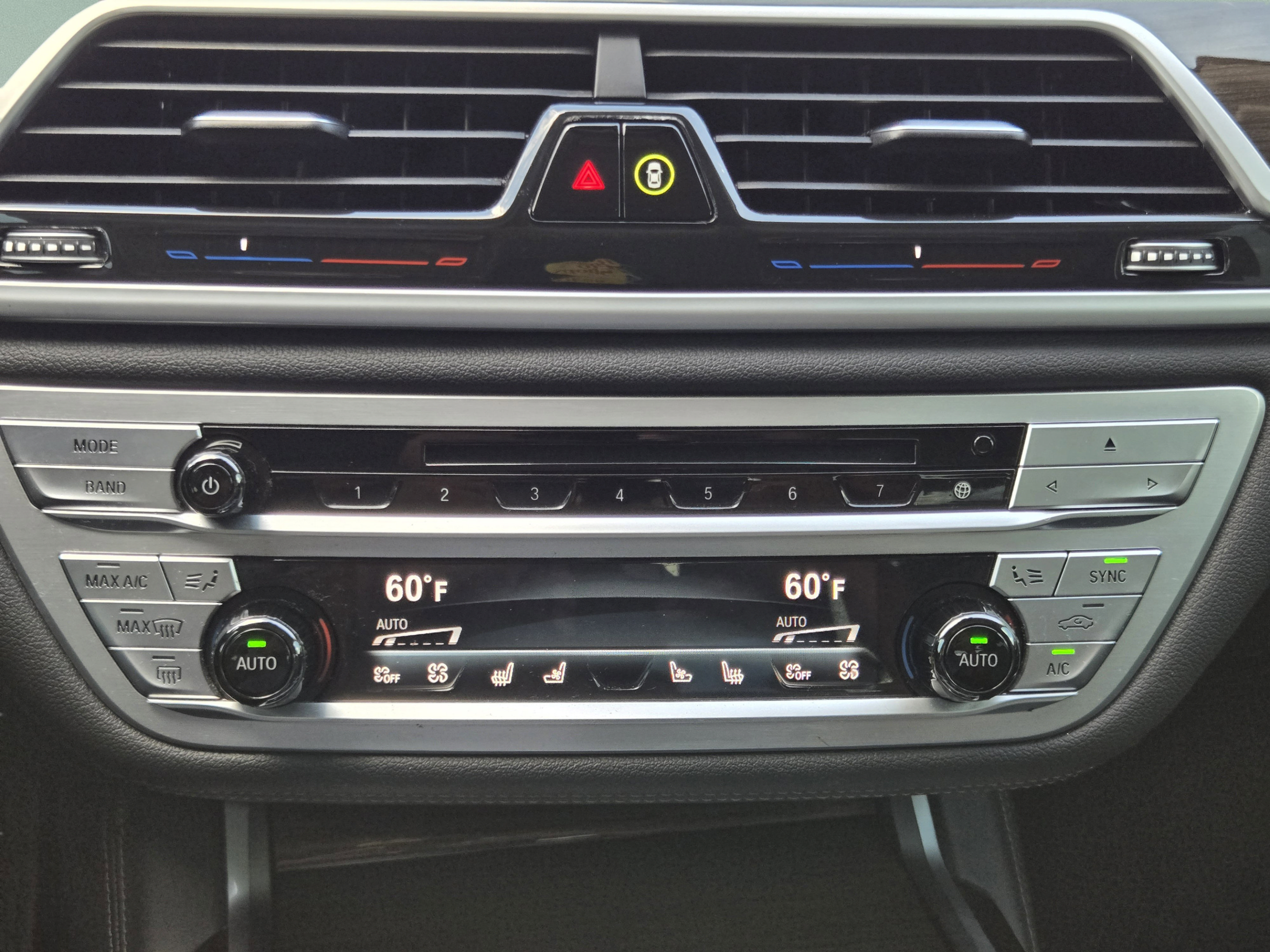 Used 2020 BMW 740i w/ Premium Package RWD image 15