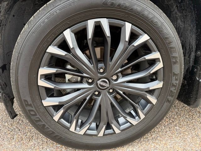 Certified 2024 Nissan Rogue Platinum FWD image 26