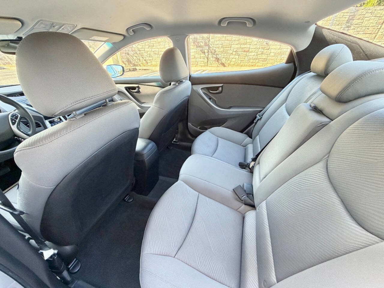 Used 2012 Hyundai Elantra GLS image 24
