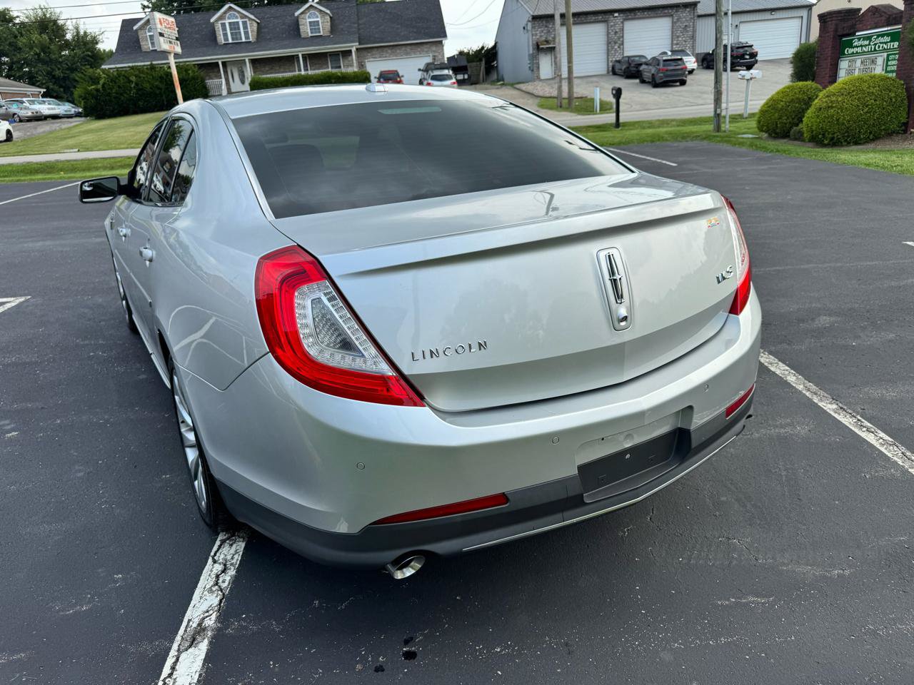 Used 2014 Lincoln MKS FWD image 7