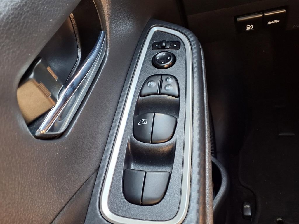 Used 2022 Nissan Versa SR w/ Convenience Package FWD image 24