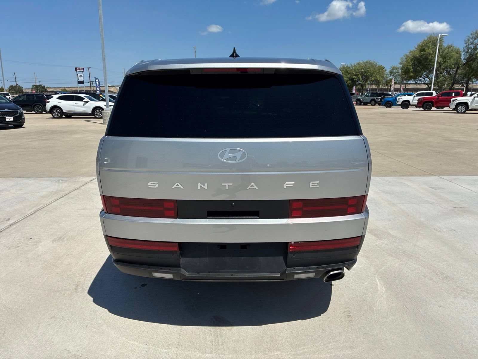 Used 2025 Hyundai Santa Fe SE FWD image 4