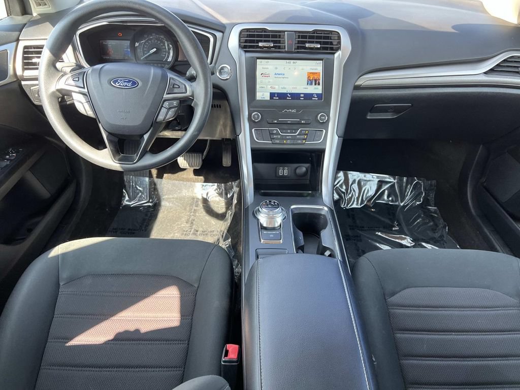 Used 2020 Ford Fusion SE FWD image 11