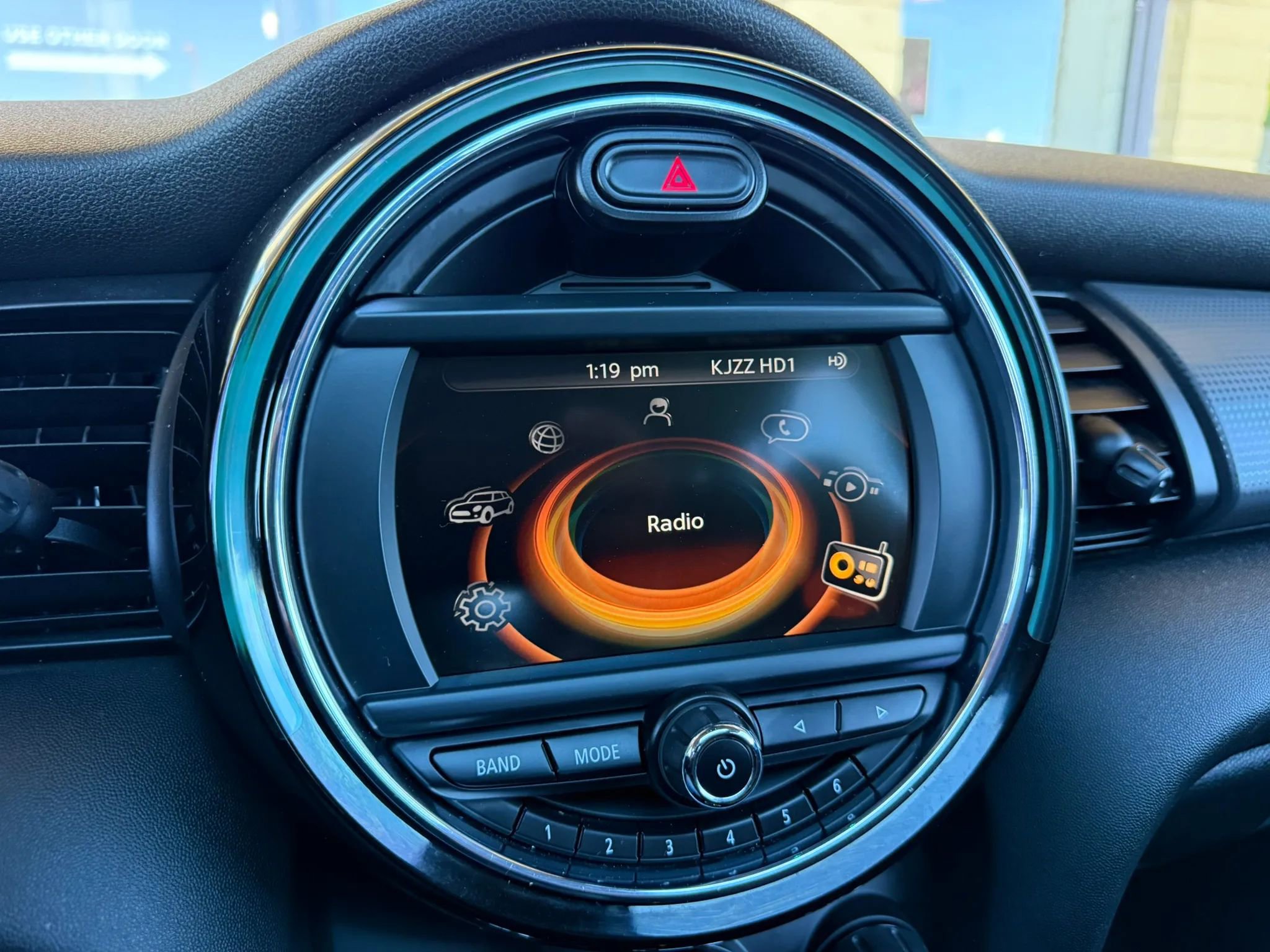 Used 2015 MINI Cooper 4-Door Hardtop image 32