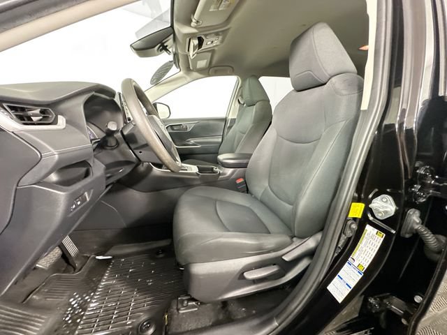 Used 2021 Toyota RAV4 LE AWD/4WD image 16