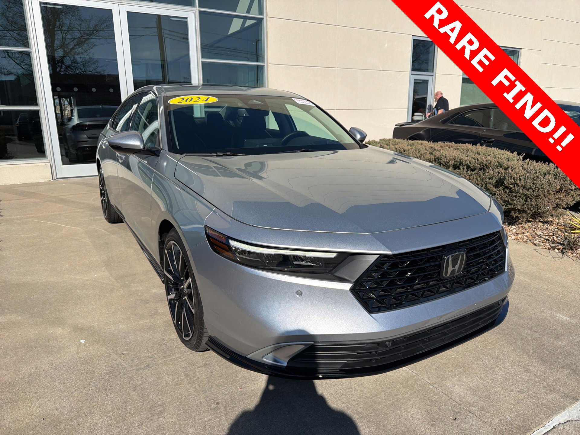 Used 2024 Honda Accord Touring image 1