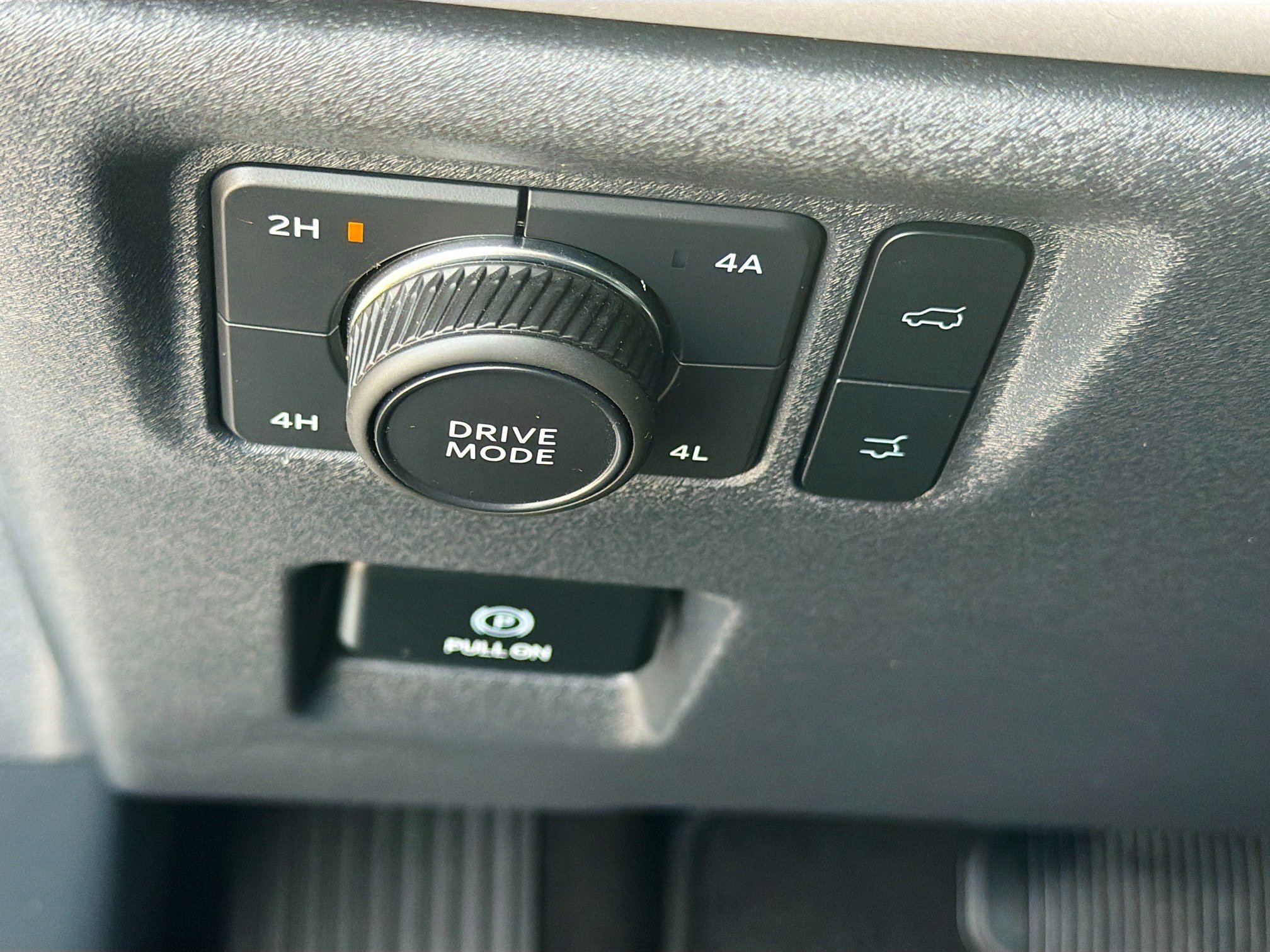 Used 2025 Ford Expedition Active image 36