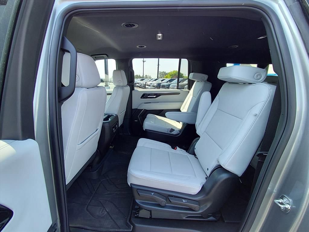 New 2025 Chevrolet Suburban Premier AWD/4WD image 9
