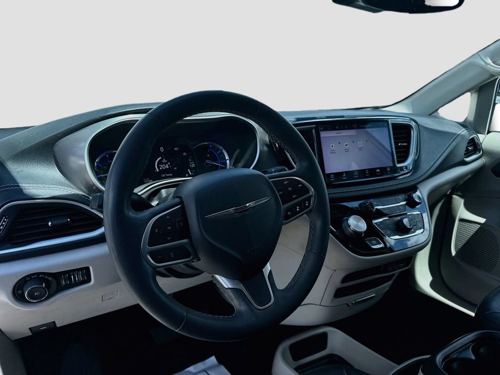 Used 2022 Chrysler Pacifica Touring-L FWD image 9