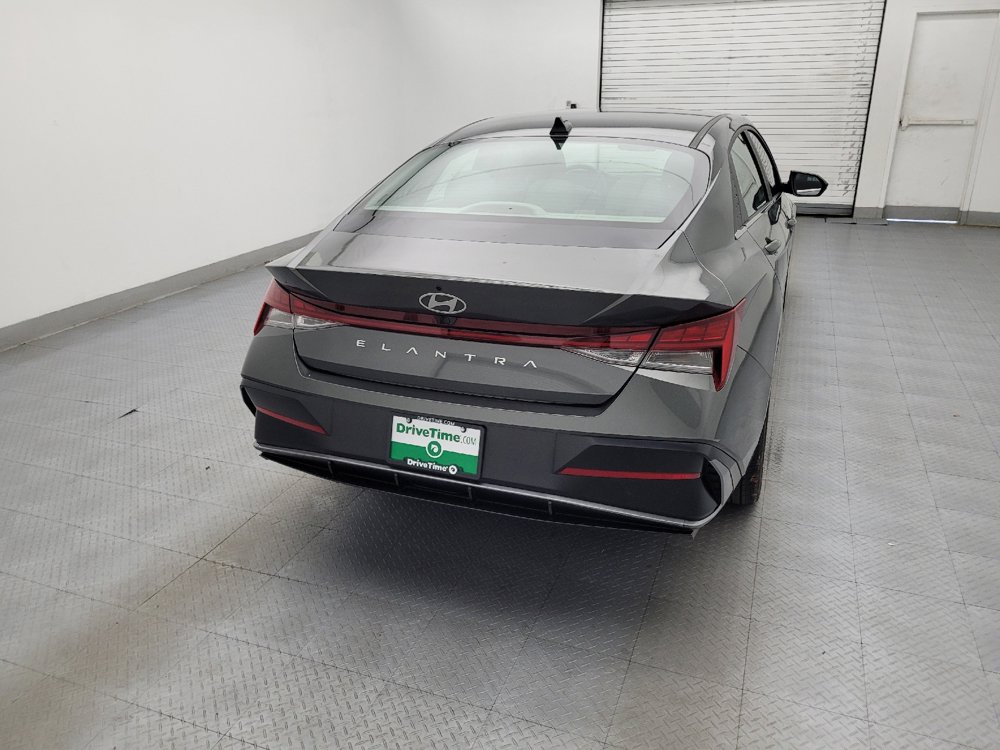 Used 2024 Hyundai Elantra SEL w/ Convenience Package FWD image 7