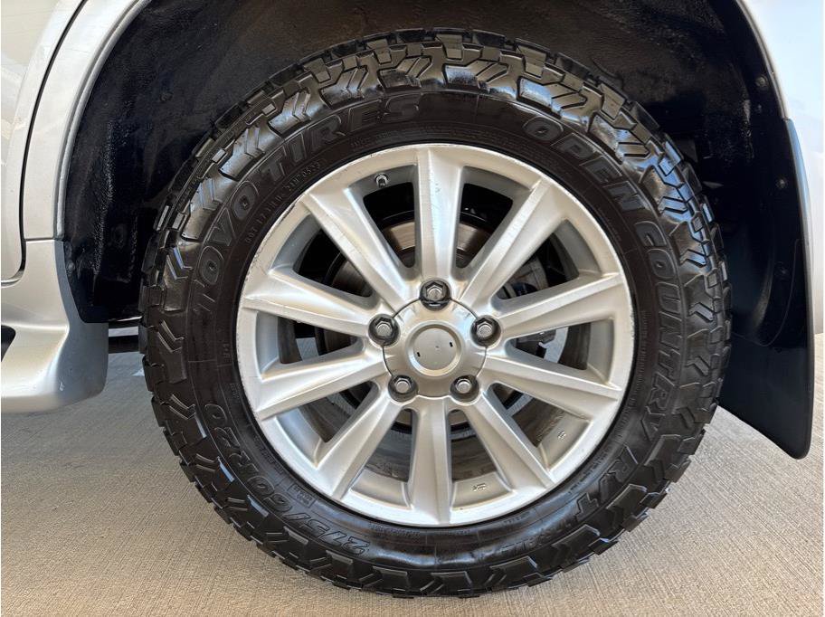 Used 2009 Lexus LX 570 4WD w/ Preferred Accessory Pkg image 32
