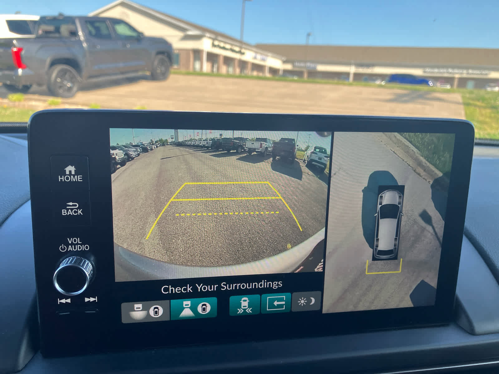 Used 2025 Honda Pilot TrailSport image 25