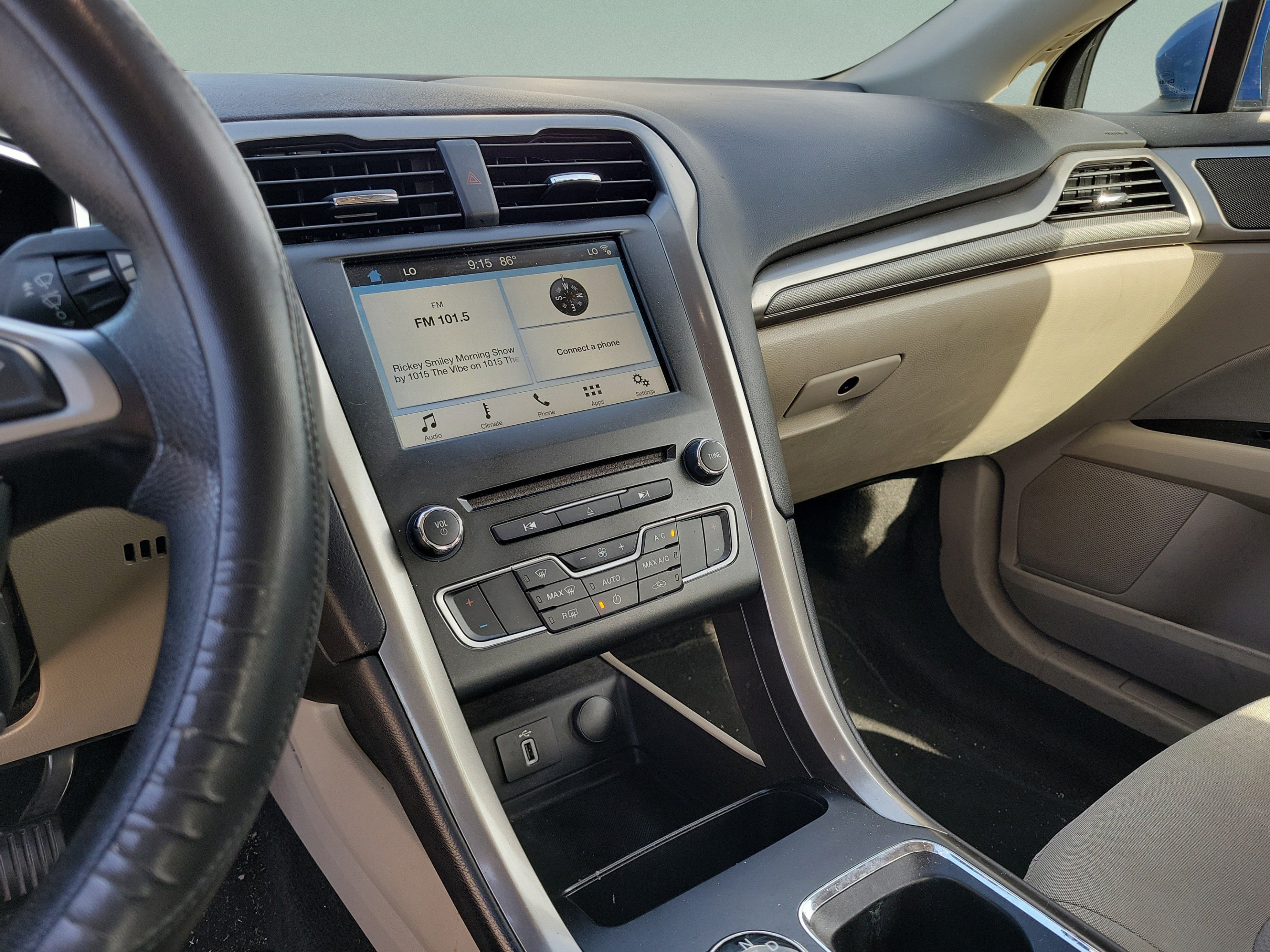 Used 2018 Ford Fusion SE FWD image 21