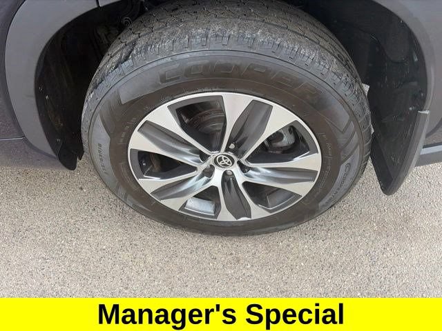 Used 2020 Toyota Highlander XLE AWD/4WD image 48