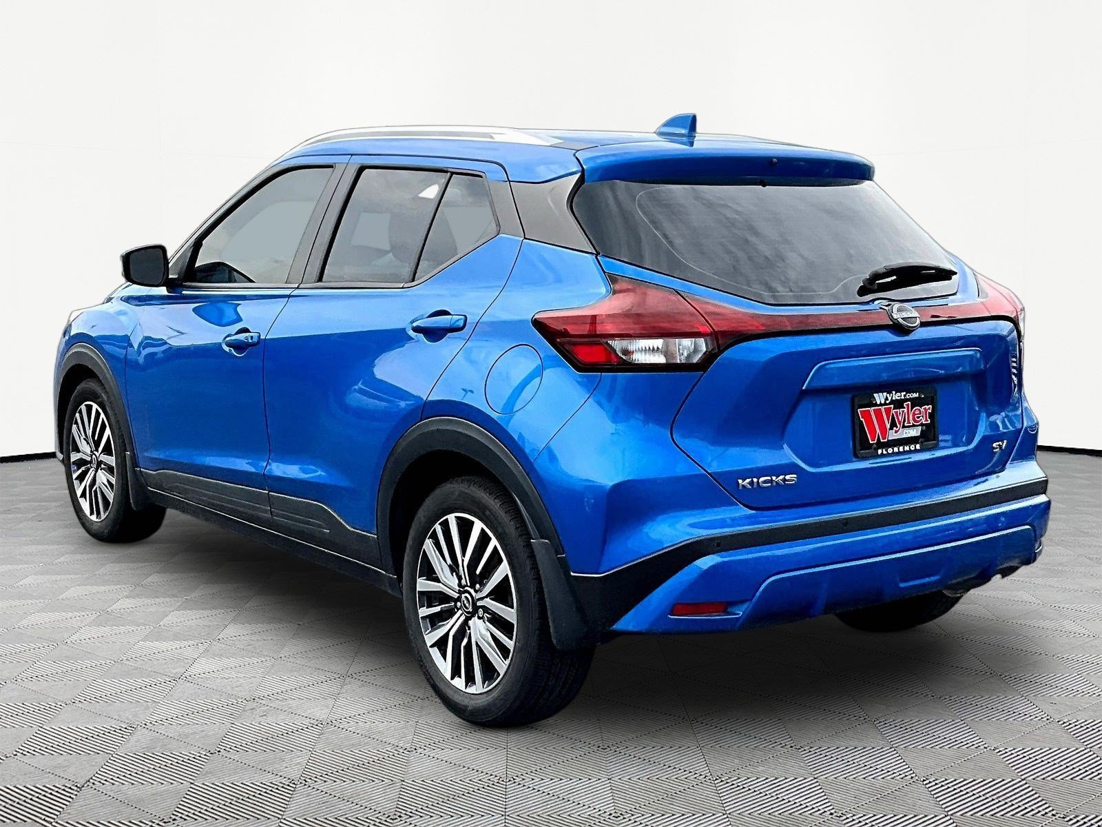 Used 2023 Nissan Kicks SV FWD image 4