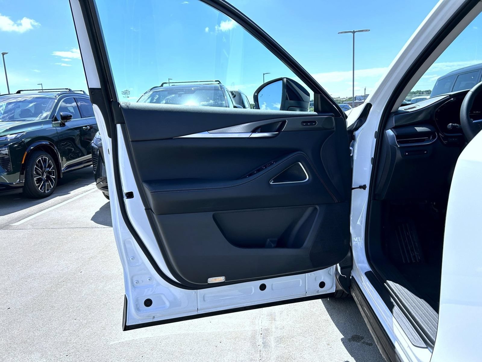 New 2027 INFINITI QX60 Luxe w/ Cargo Package AWD/4WD image 9