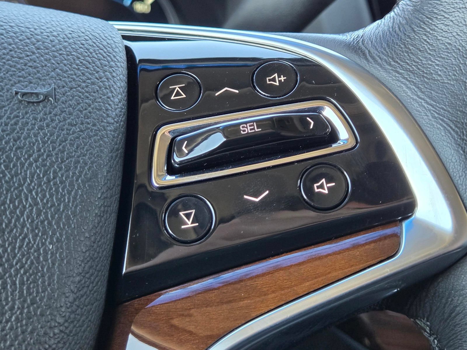 Used 2020 Cadillac Escalade Luxury RWD image 27