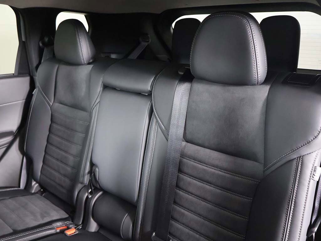 New 2025 Mitsubishi Outlander SE image 38