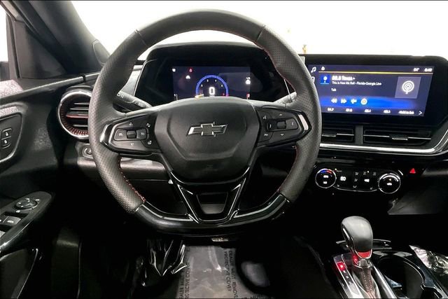 Used 2025 Chevrolet Trax RS w/ Sunroof Package image 8