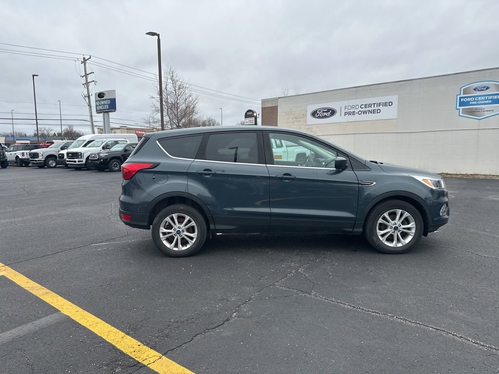 Used 2019 Ford Escape SE image 4