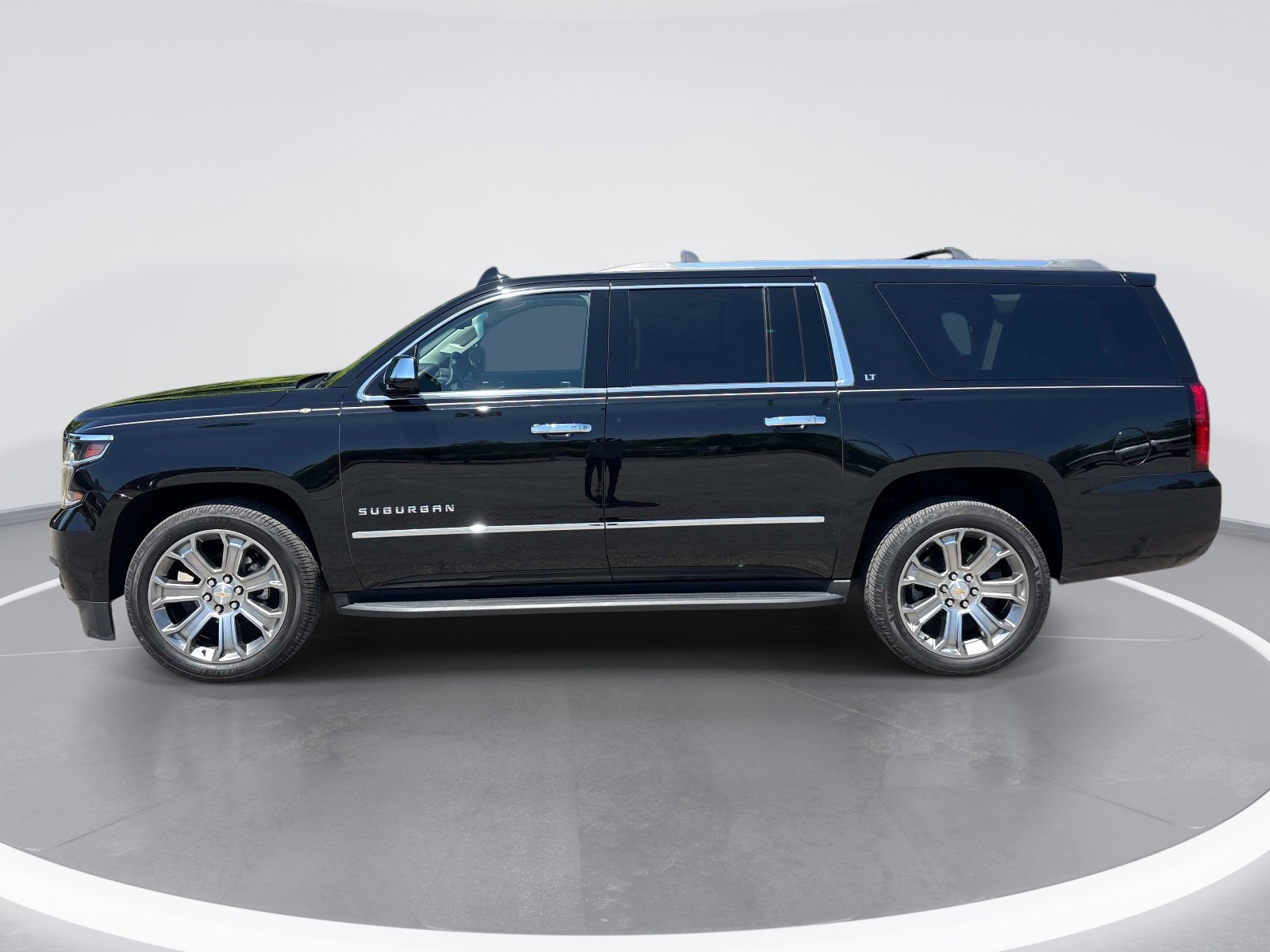 Used 2016 Chevrolet Suburban LT w/ Luxury Package RWD image 5