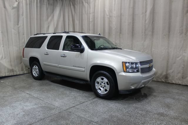 Used 2007 Chevrolet Suburban LT w/ LT Preferred Equipment Group AWD/4WD image 2