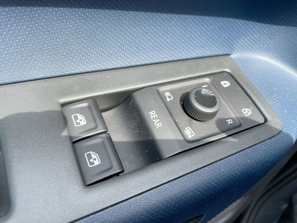 New 2025 Volkswagen ID. Buzz Pro S RWD image 38