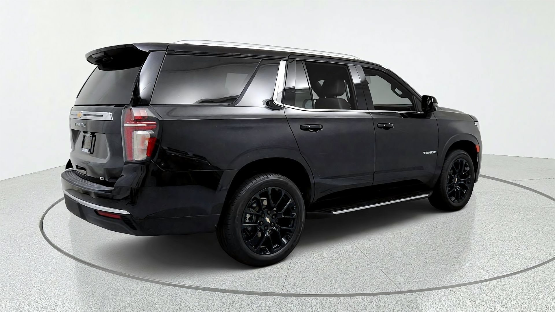Used 2023 Chevrolet Tahoe LT w/ Luxury Package AWD/4WD image 5
