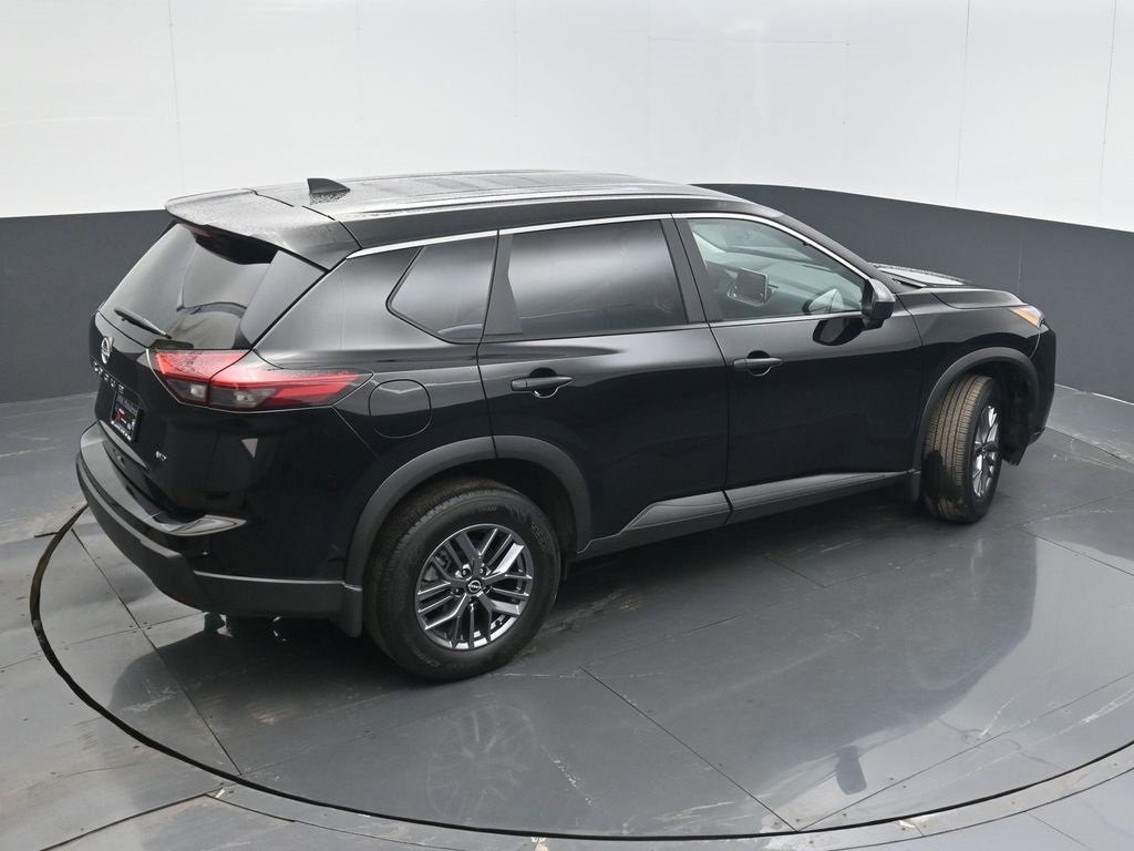 Used 2025 Nissan Rogue S image 42