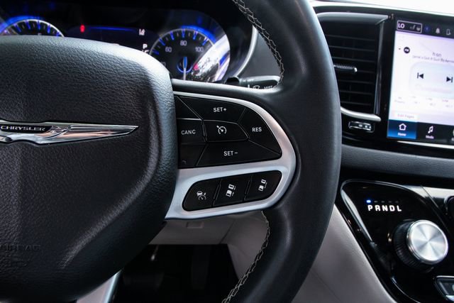 Used 2023 Chrysler Pacifica Touring-L image 19