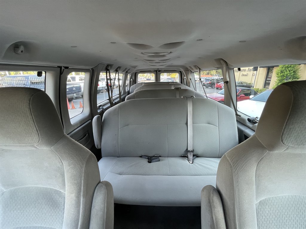 Used 2009 Ford E-350 and Econoline 350 XLT RWD image 7