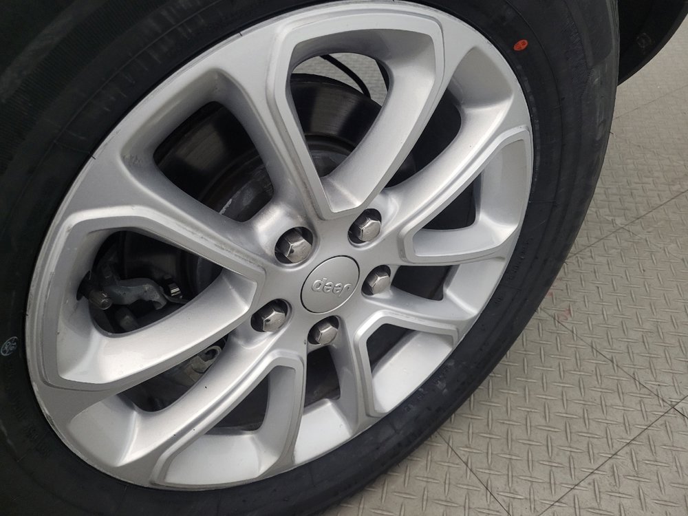 Used 2021 Jeep Grand Cherokee Laredo image 31