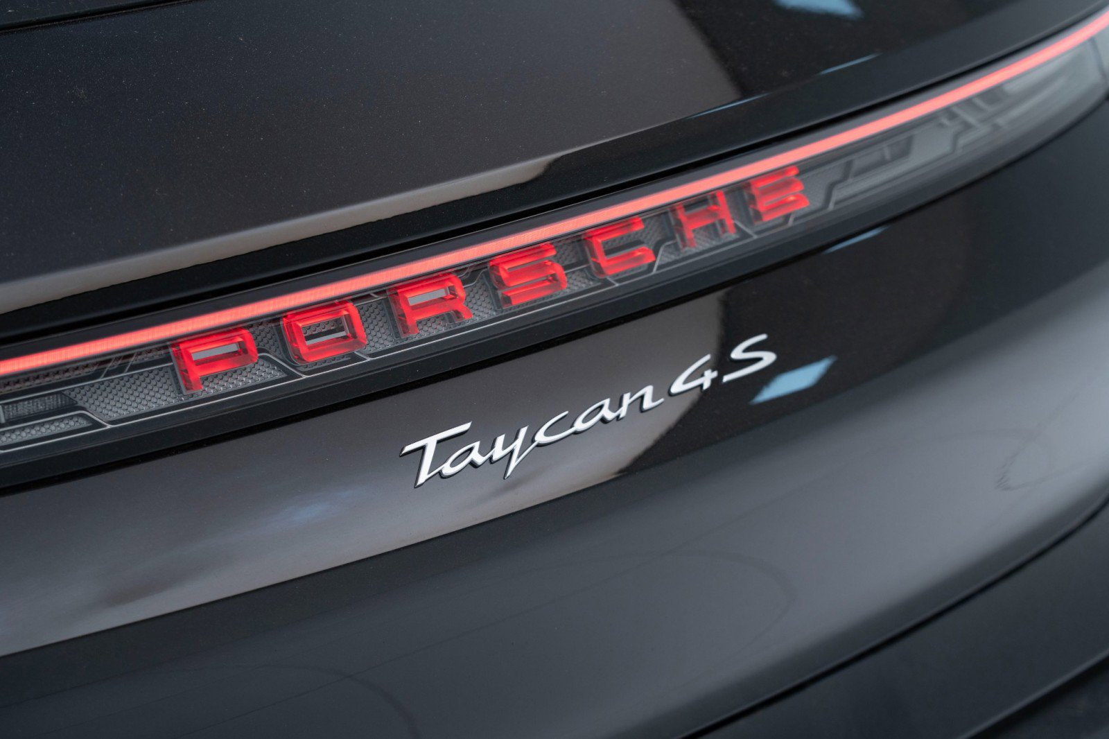 New 2025 Porsche Taycan 4S image 15