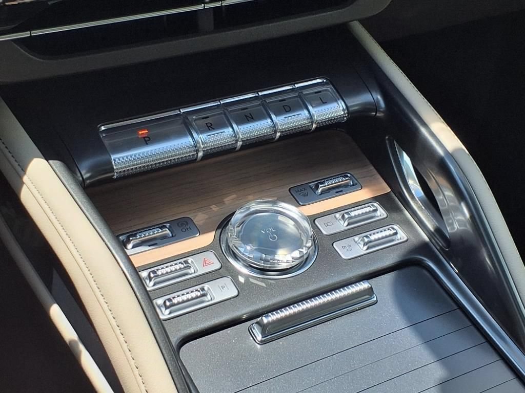 New 2025 Lincoln Nautilus Reserve w/ Jet Appearance Package AWD/4WD image 23