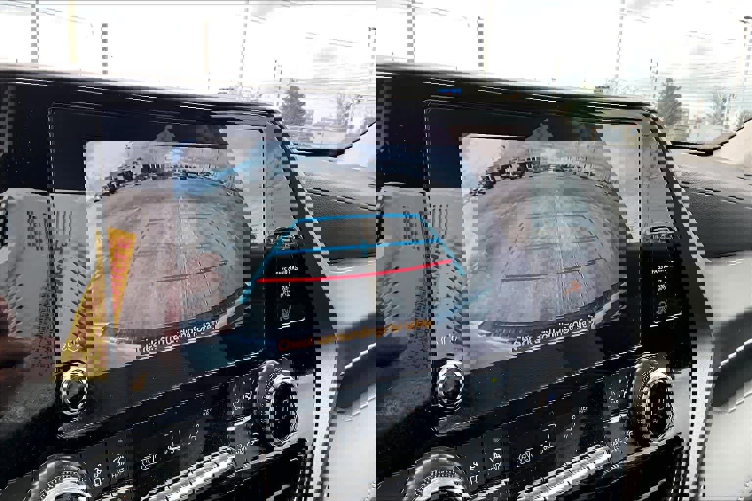 Used 2023 Toyota Highlander LE image 25