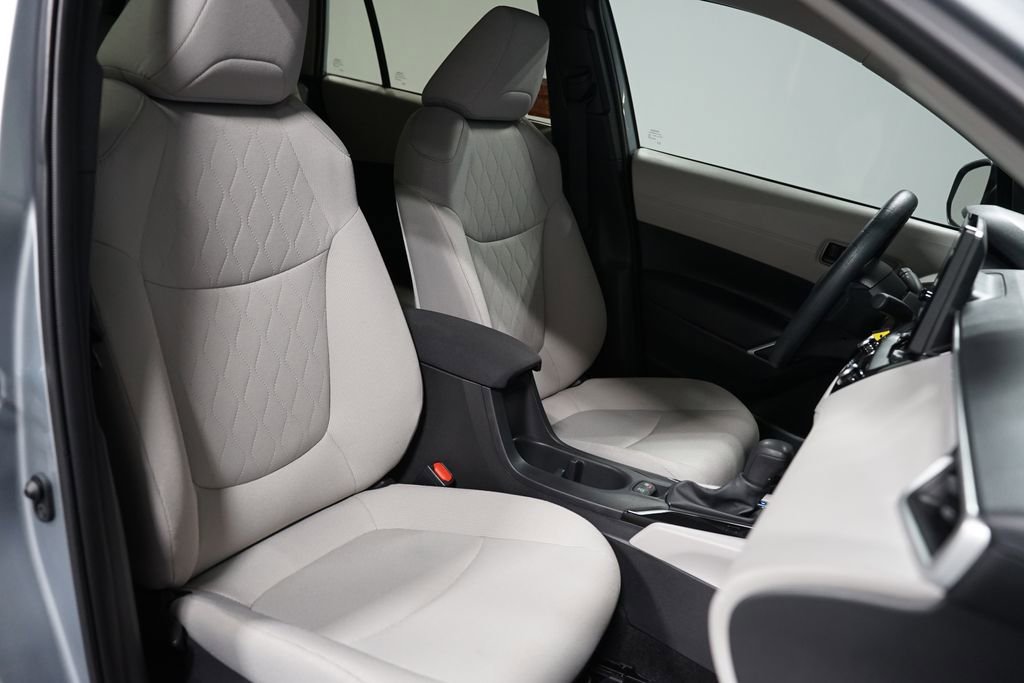 Used 2025 Toyota Corolla Cross L FWD image 24