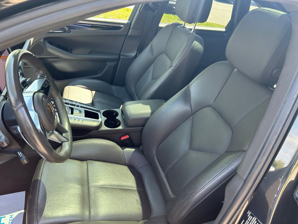 Used 2021 Porsche Macan AWD/4WD image 30