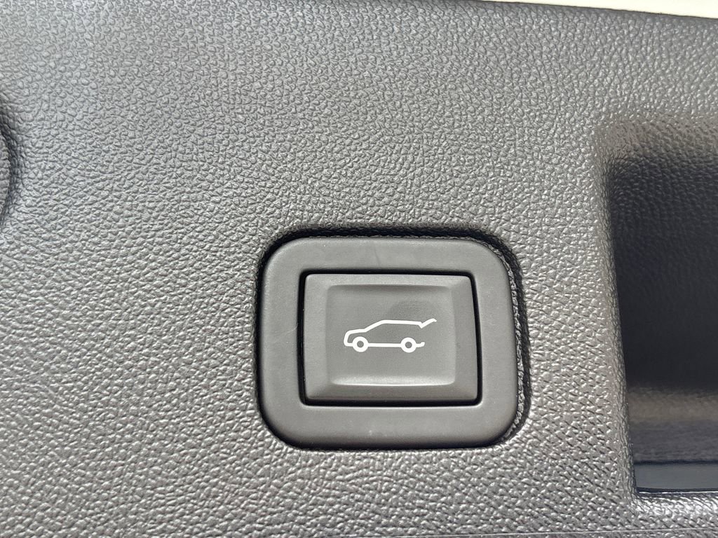 Used 2024 Chevrolet Equinox LT FWD image 23