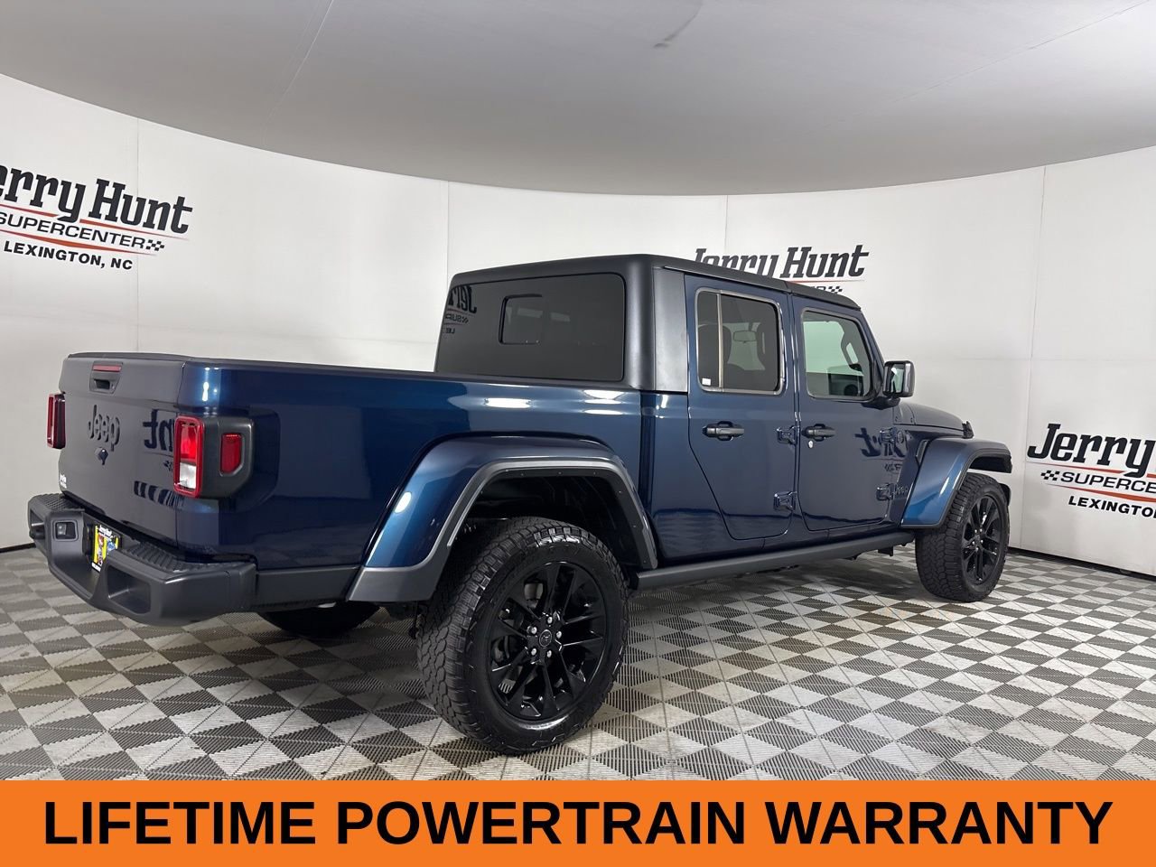 Used 2025 Jeep Gladiator Sport image 5